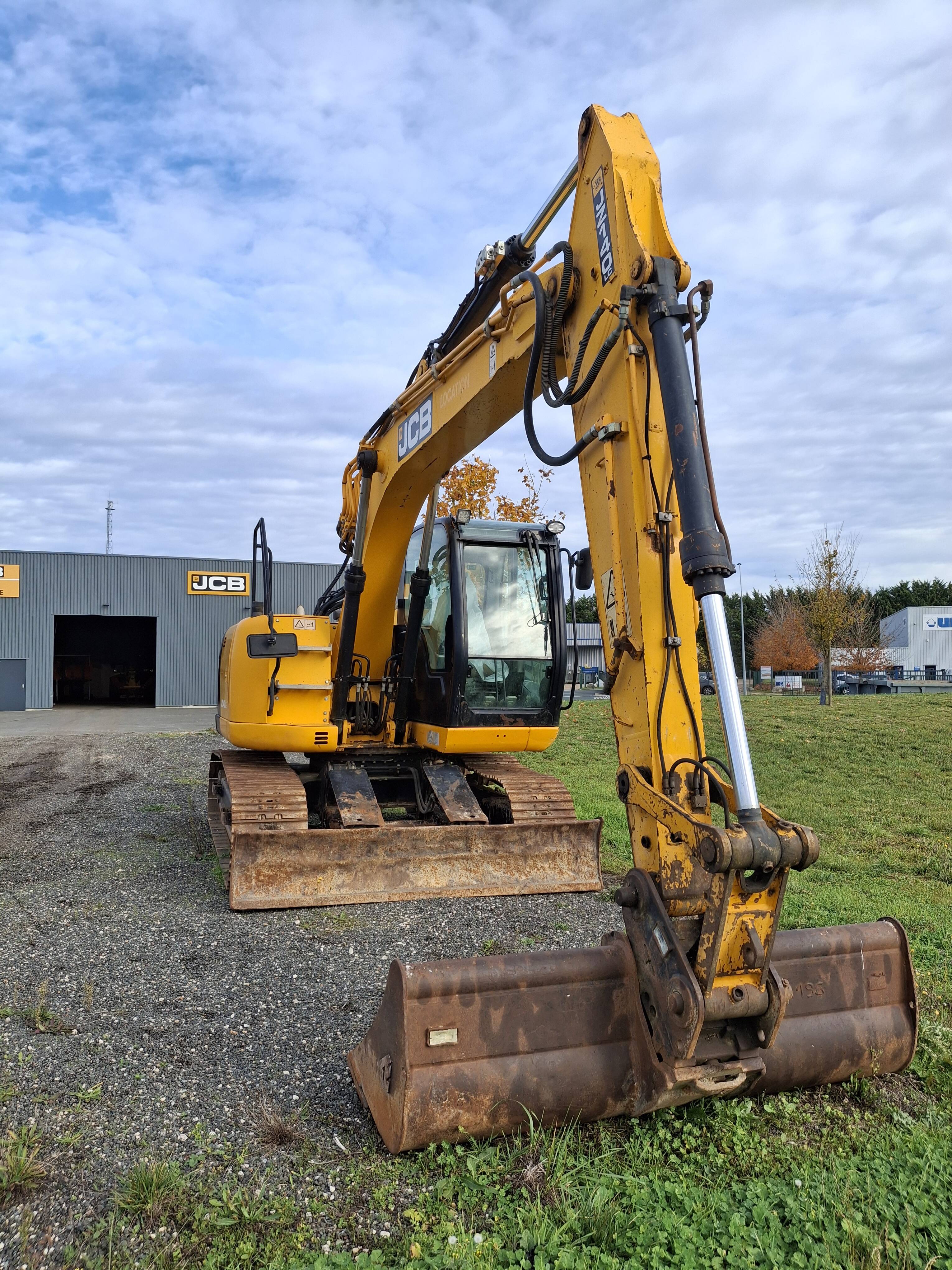 Pelle sur chenilles JZ140